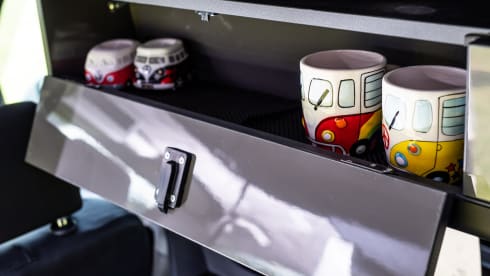 Floki – Luxury 4 berth Volkswagen campervan 2017