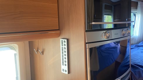 4p Hymer B 674 SL integrated from 2009 including length beds and fold-down bed