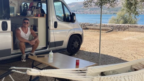 Dikke bus (BABYPROOF) – Custom Made Campervan from 2022