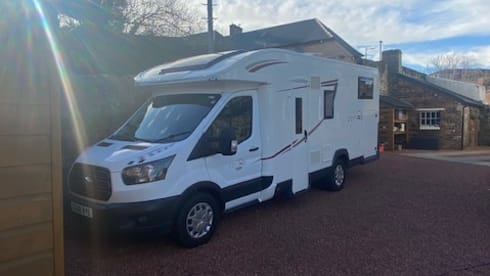 Lux Roller Team – 5 berth Roller Team semi-integrated from 2019