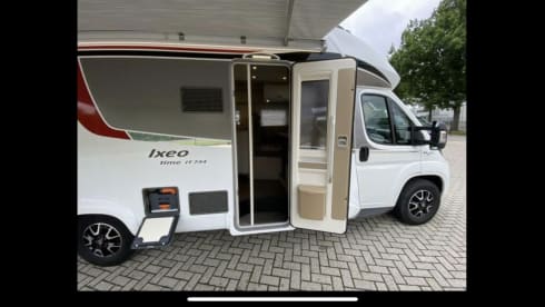 Super luxurious Bürstner with queen bed.