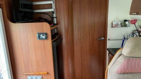 Spacious and luxurious 5 person camper Adria Matrix