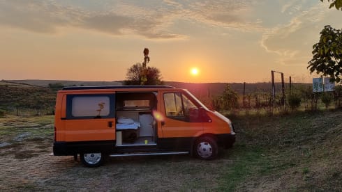 4p Ford campervan uit 2009