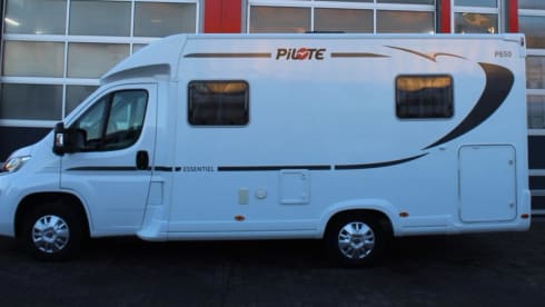 Compact Pilote P650C for rent!