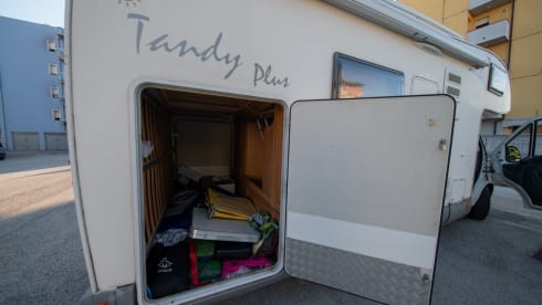 Stitchy Tandy – Air Conditioning, Electric Generator and Storage for bikes/motorcycles: enjoy!