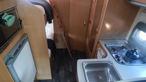 Fantastic, Family Sized Motorhome for Rent - 4 (6) berth