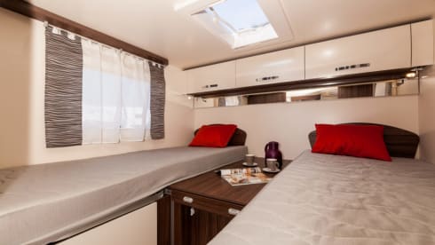 cocoon 463 – 5p Benimar semi-integrated uit 2019