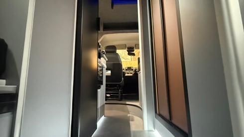 Elle2 – 4 berth Citroën Relay campervan 