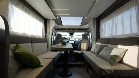 The Floof – 4p Benimar semi-integrated uit 2024