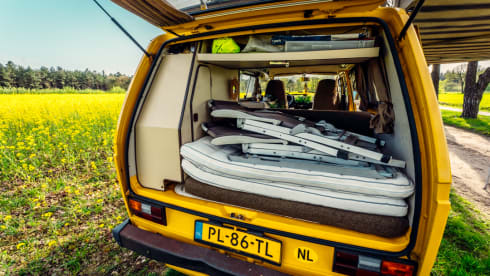 Simba – the yellow retro Volkswagen van with lifting roof