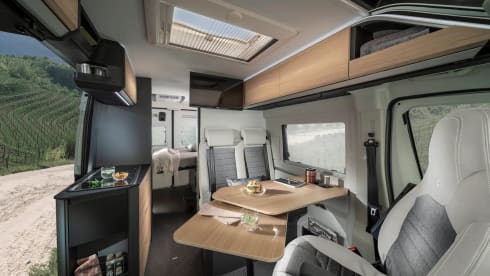 Alphie – 2-seater Adria Mobil bus from 2026