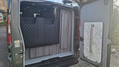 Vaivo – 2 berth Vivaro Campervan