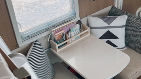 Jai the Camper – Beautiful and trendy 7p Rimor alcove from 2017