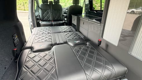Campervan Ford a 4 posti letto del 2021