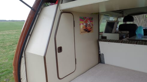 Choco! – Chocolate! Retro holiday bus for the ultimate road trip!