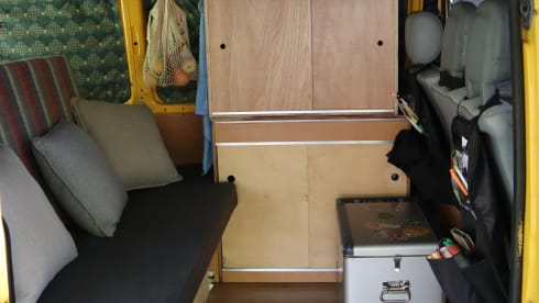 De Gele Bus – On the road with the Yellow Bus! (VW T4 from '99)