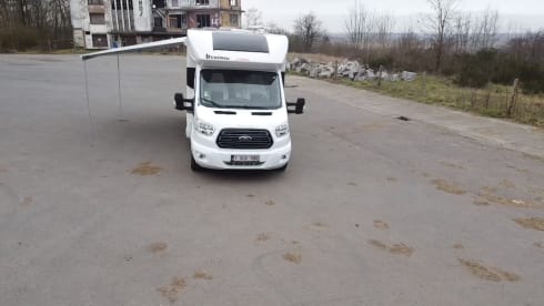 Mariette – Enjoy our luxury Benimar 442
