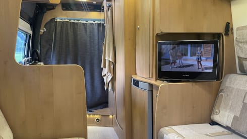 BettyAnn – Wildax Europa Off-Grid 2 berth van 
