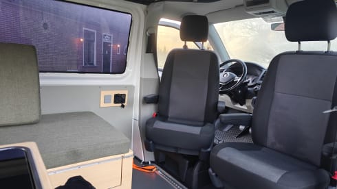 De Busss – 2p Volkswagen bus uit 2015