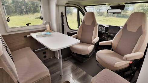 Carado T338 (splinternieuw!!) – Luxurious and fully equipped camper with length beds. Ultimate Freedom! 