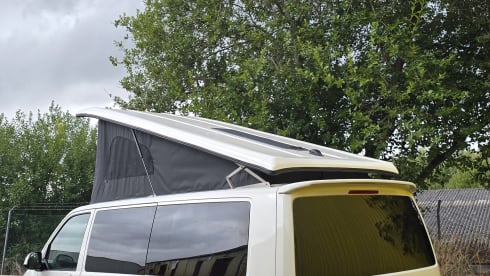 Busbie – 5 berth Volkswagen campervan from 2016