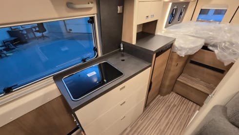 Freedom and enjoyment with our compact Malibu Buscamper (160 HP automatic)