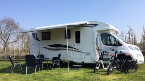 T595 – New SUNDRIVER semi-integrated motorhome (max. 5 people)