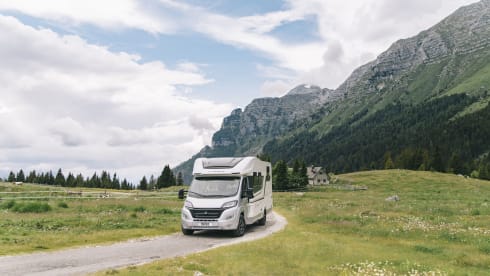5p Adria Mobil semi-integrated from 2023 - Free transfer from/to the airport