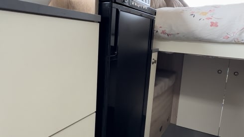 Bowie – Attractive, luxurious, off-grid campervan (incl. all-risk insurance)