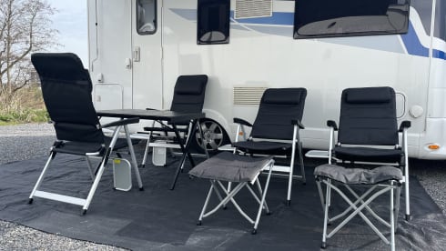 Spacious 7-person Rimor alcove family camper from 2019