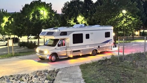 Amerikaanse camper – 6-person Ford E350 7.3L V8 turbo diesel