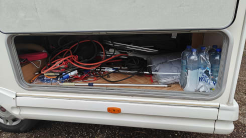 Mooie ruime camper, een trouwe bus – 4p McLouis semi-integrated uit 2003