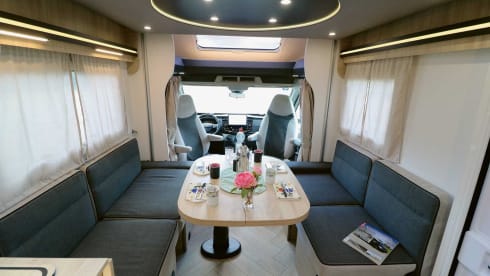 Chausson spacieuse avec boîte automatique, idéale pour les familles