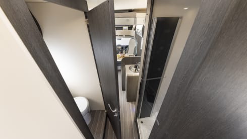 NXM – Zefiro 696 | 4 Berth with Island Bed 