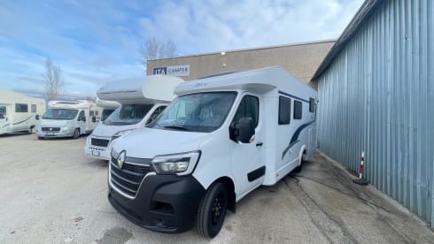 ITA CAMPER – New 5-seater semi-integral camper