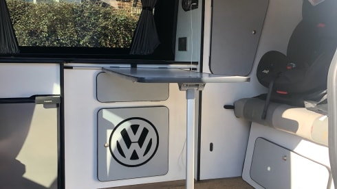 Snowy – Volkswagen T5 Family Camper 