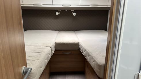 Family Camper with 5 belts, 5 sleeping places and complete inventory 