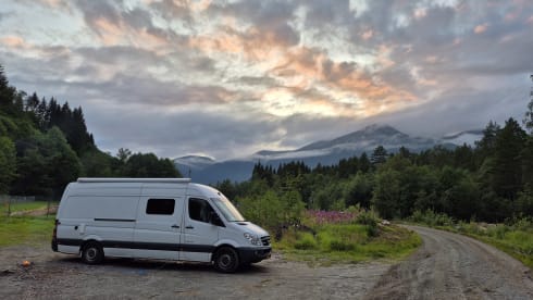 Mercedes sprinter zelfbouwcamper