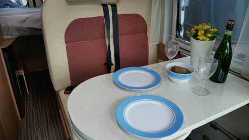 Sun Living Flexo 6.40 , 2 sleeping 4 seats, length beds, air conditioning!!