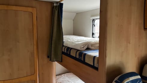 Beautiful spacious 6 person Mclouis family camper (2006)