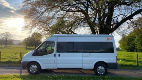 Helga – 2 berth Ford campervan with bathroom off-grid