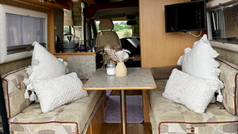 Rolling Retreat ✨ – Stunning 2 berth Fiat campervan 