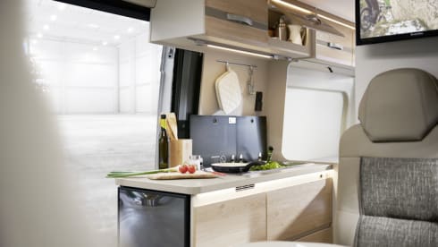 Milano – NEW (year 2023) DETHLEFFS GLOBETRAIL 640EB BUS CAMPER 