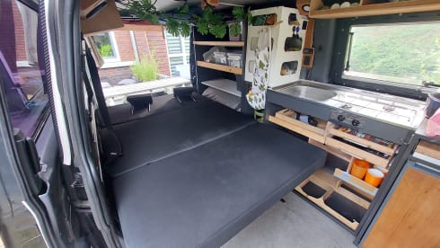 4p Volkswagen campervan with lifting roof tent