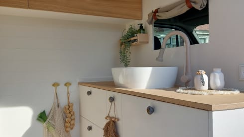 Buscampr – New, off-grid, complete and comfortable 'Buscampr' for 2 people