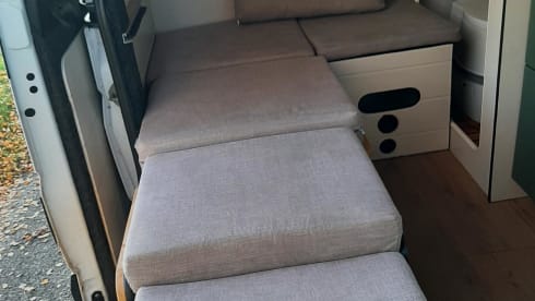 2p Mercedes-Benz bus uit 2017