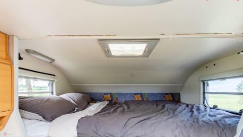 Knaussie – Wonderful compact alcove camper with 4 sleeping places