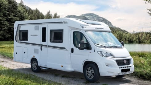 half integraal camper – This luxurious 4-person semi-integrated camper from the Weinsberg brand 