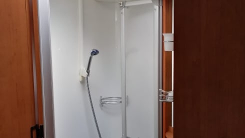 Beautiful spacious and complete family camper, fully equipped