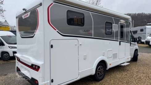 Zorgeloos op reis in een 3p Dethleffs 2025–fietsen veilig opgeborgen!